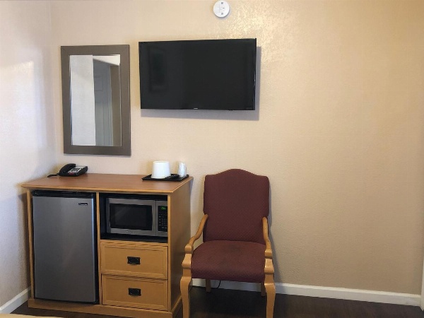 Drift Inn, LLC image 4